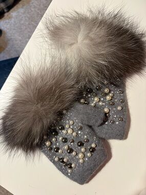Gray Pearl-Embellished Wool Mittens with Faux Fur Cuffs